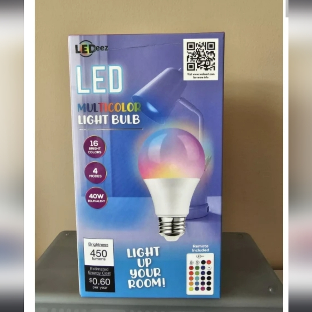 LEDeez Multicolor LED Light Bulb w/Remote 16 Bright Colors, 4 Modes, New In Box